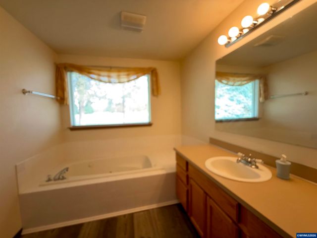 6555 Looney Ln SW, Albany, OR 97321