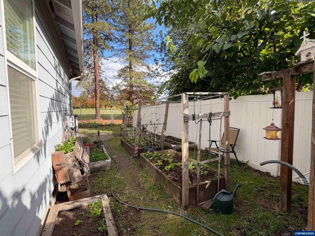 6555 Looney Ln SW, Albany, OR 97321