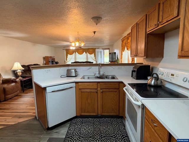 6555 Looney Ln SW, Albany, OR 97321