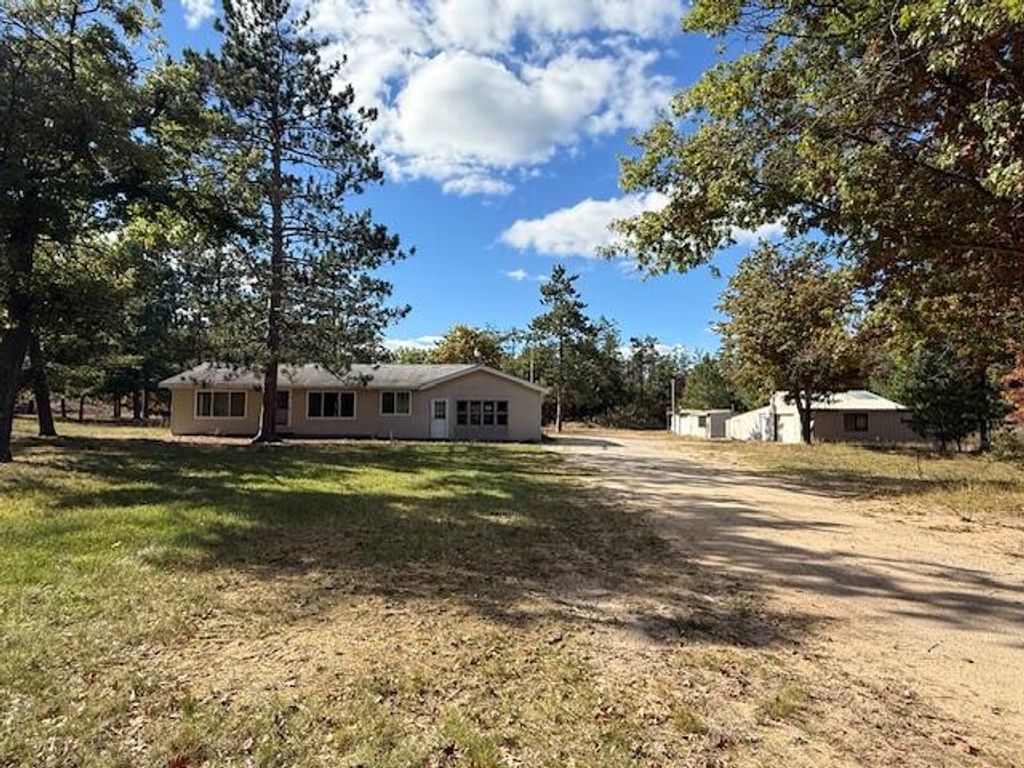 2466 Sunset Strip, Grayling, MI 49738