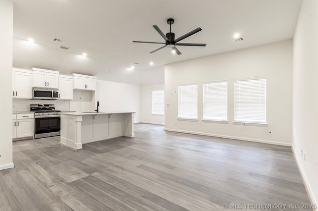 27173 E 109th Street S, Coweta, OK 74429