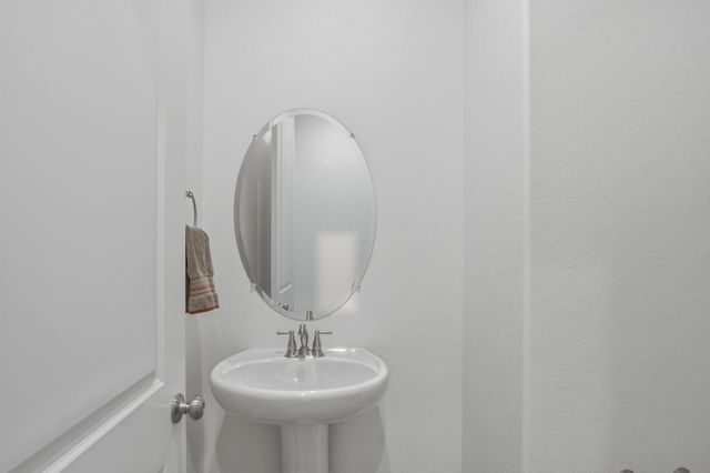 2787 Millstream Ln, Turlock, CA 95382