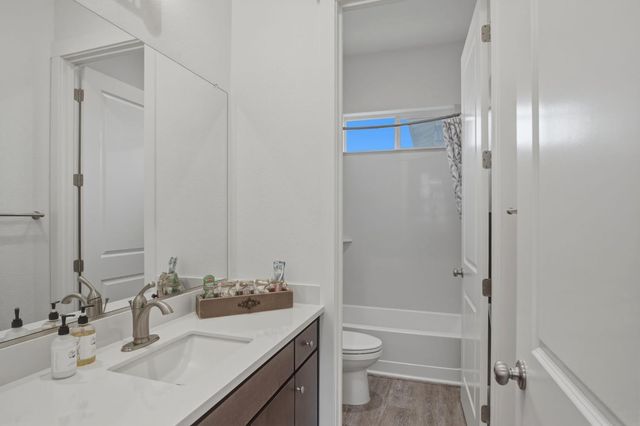 2787 Millstream Ln, Turlock, CA 95382