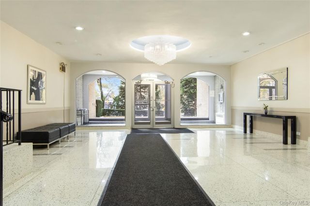 609 Kappock Street 8G, Bronx, NY 10463