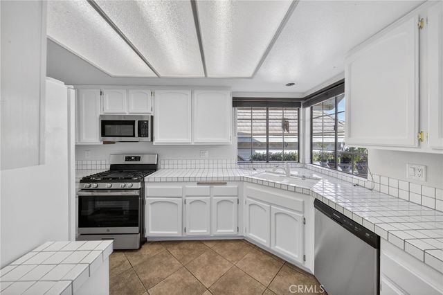 1786 Spyglass Circle, Vista, CA 92081