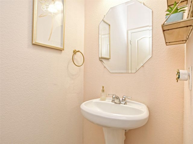 5613 Texas Bluebell DR, Spicewood, TX 78669