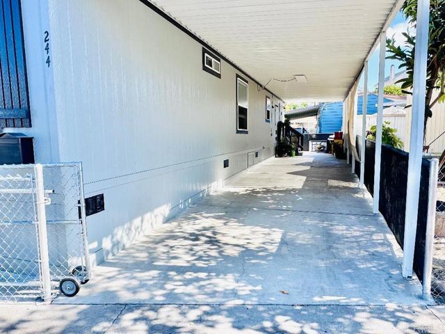 402 63rd 244, San Diego, CA 92114