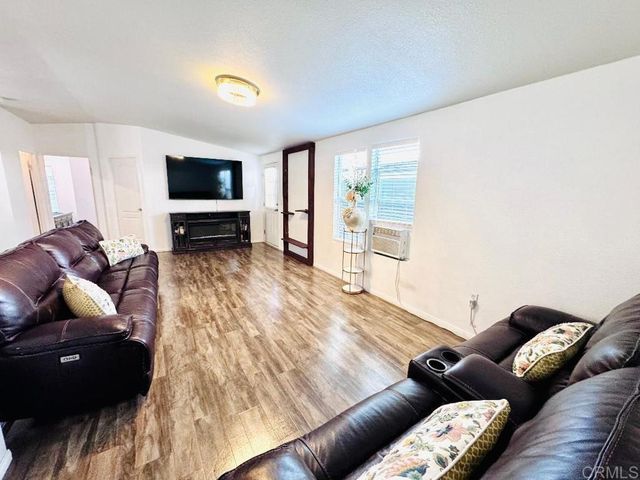 402 63rd 244, San Diego, CA 92114