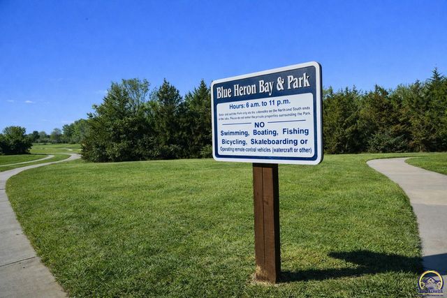 6215 SW 46th CT, Topeka, KS 66614