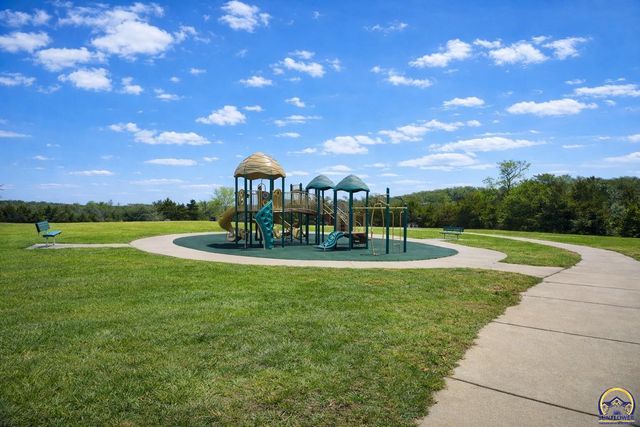 6215 SW 46th CT, Topeka, KS 66614