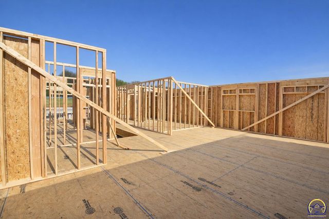 6215 SW 46th CT, Topeka, KS 66614