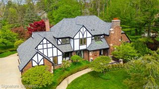 281 Chestnut Circle, Bloomfield Hills, MI 48304