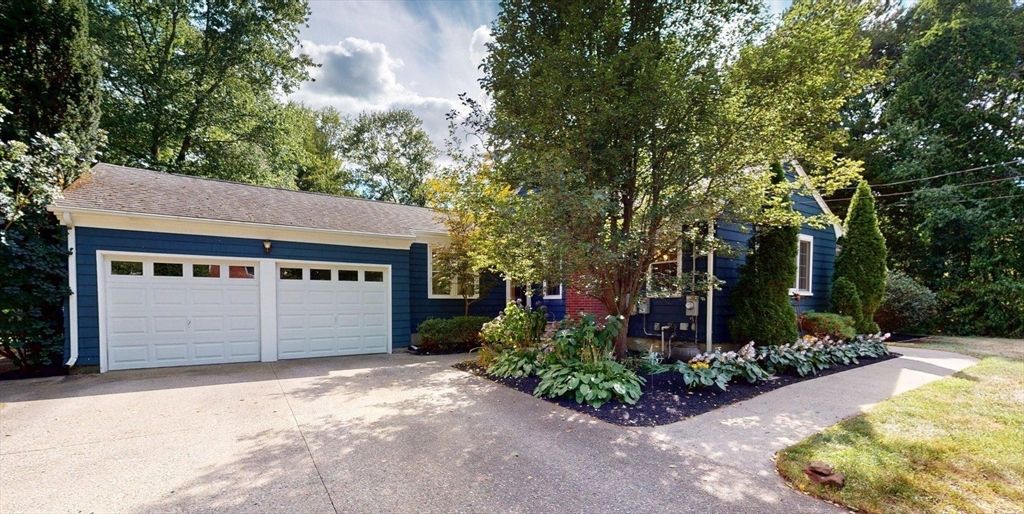 463 Ledge Rd, Seekonk, MA 02771