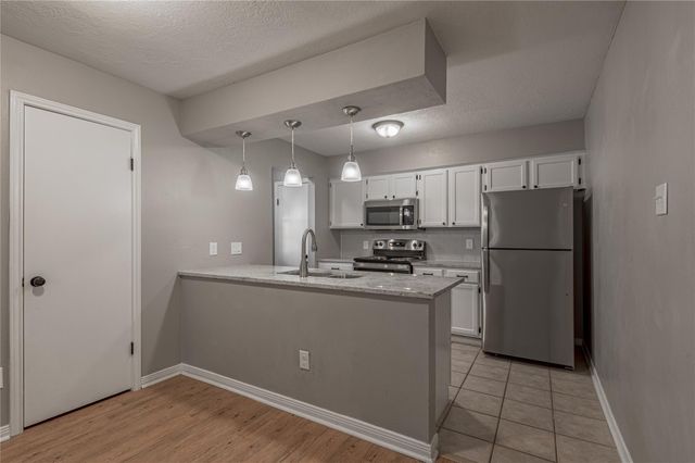 2402 Sycamore Avenue E2, Huntsville, TX 77340