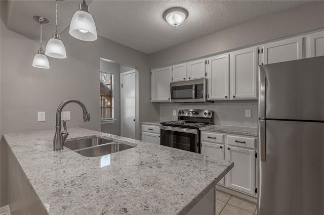 2402 Sycamore Avenue E2, Huntsville, TX 77340