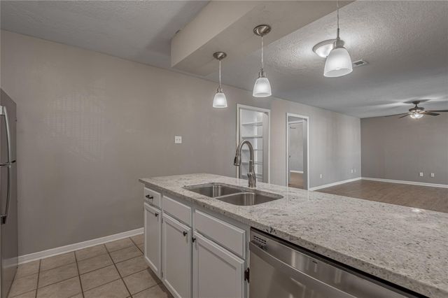 2402 Sycamore Avenue E2, Huntsville, TX 77340