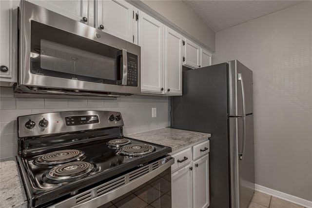 2402 Sycamore Avenue E2, Huntsville, TX 77340