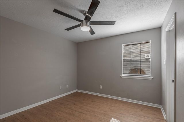 2402 Sycamore Avenue E2, Huntsville, TX 77340