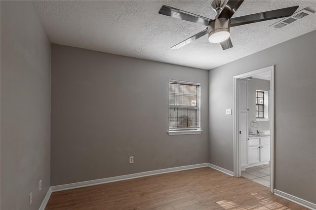 2402 Sycamore Avenue E2, Huntsville, TX 77340