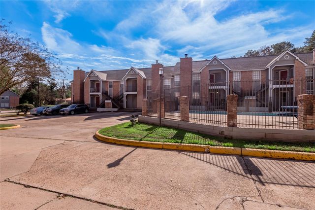 2402 Sycamore Avenue E2, Huntsville, TX 77340