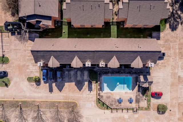 2402 Sycamore Avenue E2, Huntsville, TX 77340