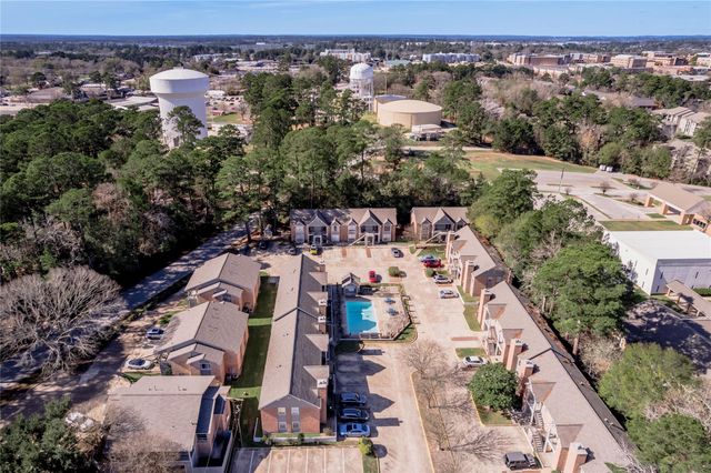 2402 Sycamore Avenue E2, Huntsville, TX 77340