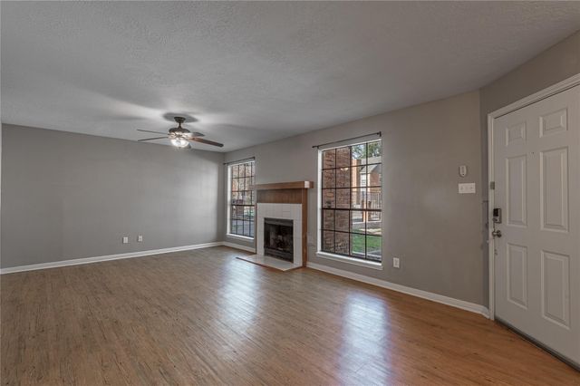 2402 Sycamore Avenue E2, Huntsville, TX 77340