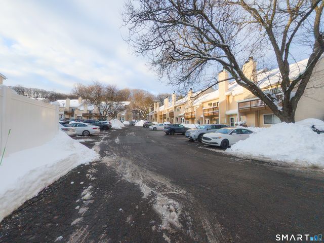 8 Rose Lane APT 18-13, Danbury, CT 06811