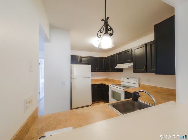 8 Rose Lane APT 18-13, Danbury, CT 06811