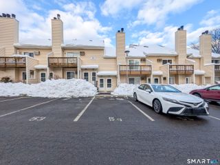 8 Rose Lane APT 18-13, Danbury, CT 06811