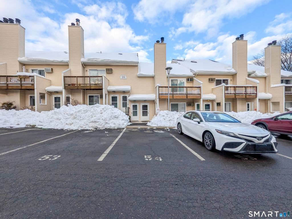 8 Rose Lane APT 18-13, Danbury, CT 06811