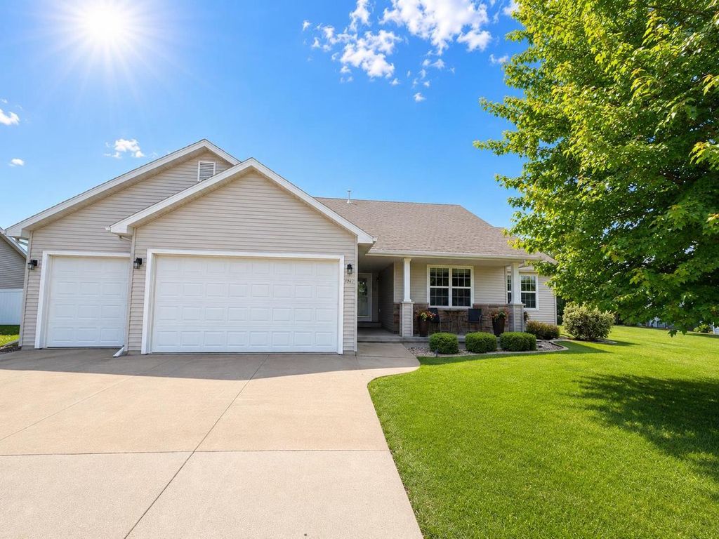 1578 LONE OAK DRIVE, Neenah, WI 54956