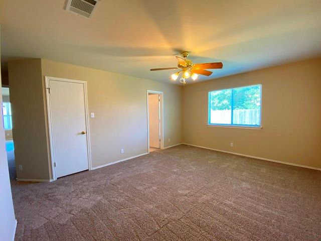 218 Jennifer LN, Bastrop, TX 78602