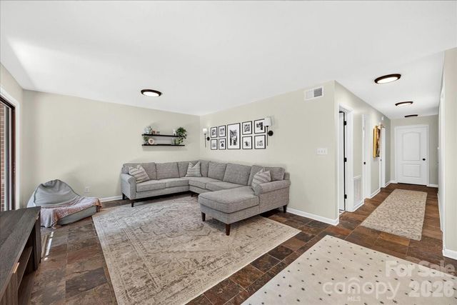 5811 Sharon Road F, Charlotte, NC 28210