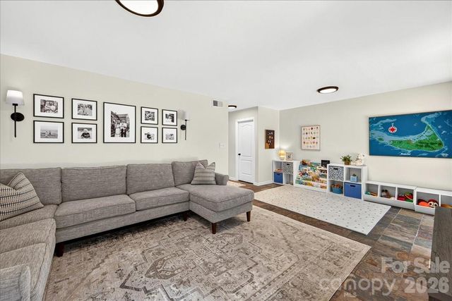 5811 Sharon Road F, Charlotte, NC 28210