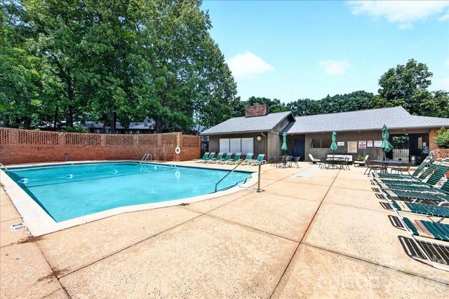 5811 Sharon Road F, Charlotte, NC 28210