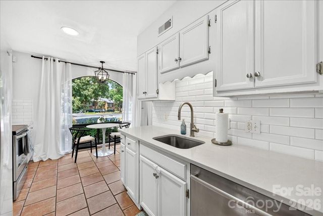 5811 Sharon Road F, Charlotte, NC 28210