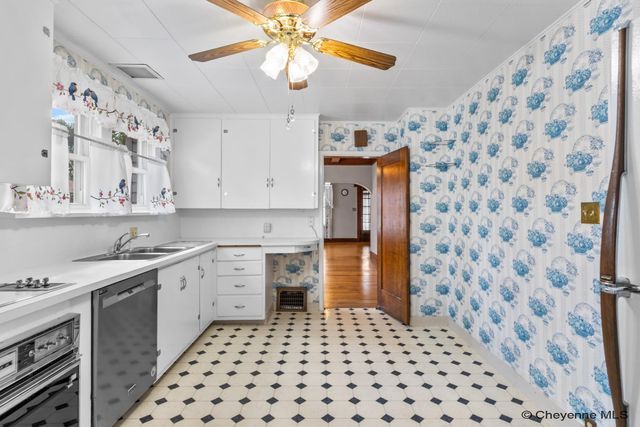3321 WARREN AVE, Cheyenne, WY 82001