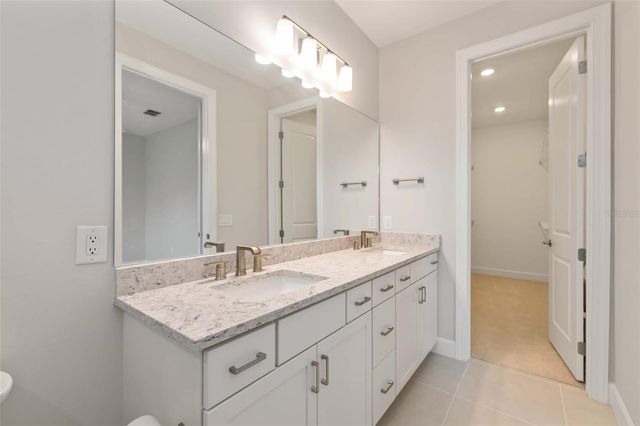 5811 SILVERSIDE PINE COURT, Bradenton, FL 34211