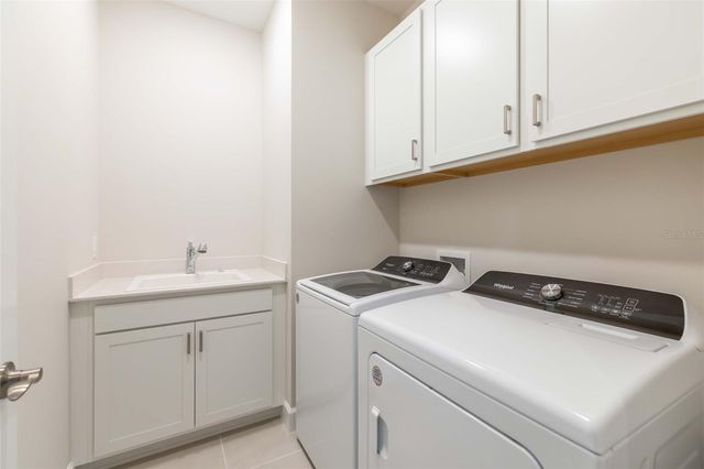 5811 SILVERSIDE PINE COURT, Bradenton, FL 34211