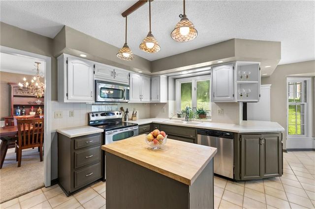 14350 W 81st Place, Lenexa, KS 66215