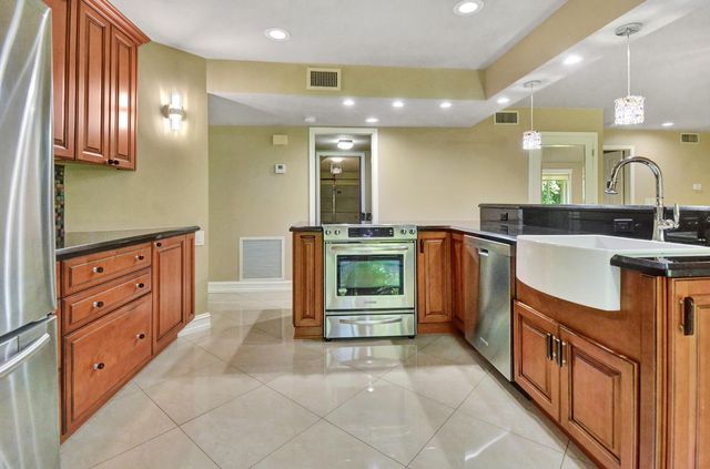 5590 Coach House Circle A, Boca Raton, FL 33486