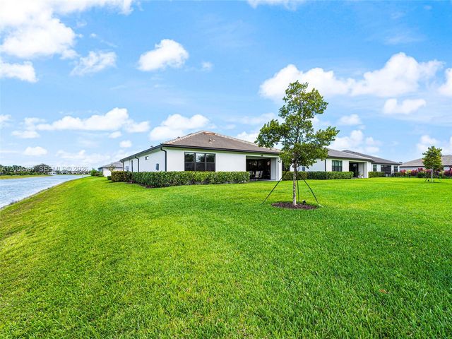4569 N Silverwood Ln, Oakland Park, FL 33309