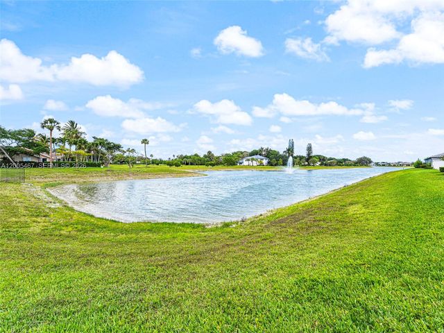 4569 N Silverwood Ln, Oakland Park, FL 33309