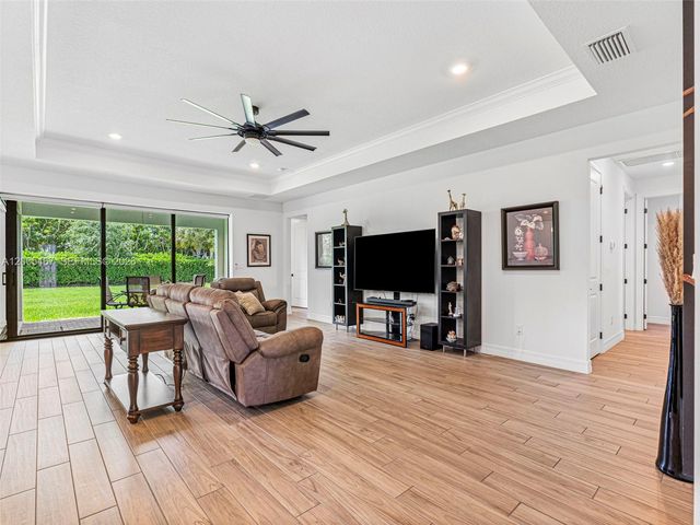 4569 N Silverwood Ln, Oakland Park, FL 33309