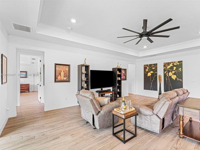 4569 N Silverwood Ln, Oakland Park, FL 33309