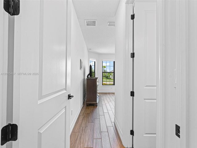 4569 N Silverwood Ln, Oakland Park, FL 33309