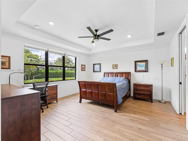 4569 N Silverwood Ln, Oakland Park, FL 33309