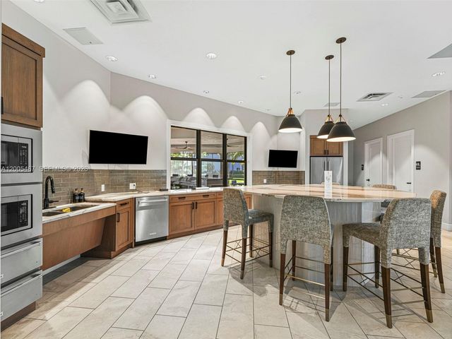 4569 N Silverwood Ln, Oakland Park, FL 33309