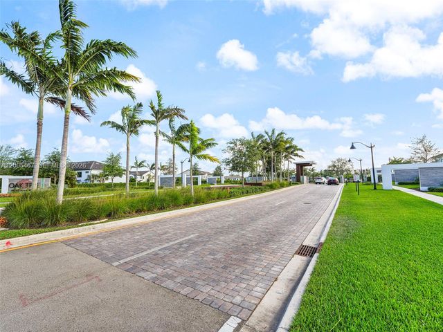 4569 N Silverwood Ln, Oakland Park, FL 33309